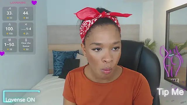 Snapshot of brendathompson_ chatting on 10.21.25 brendathompson online show from 10.21.25