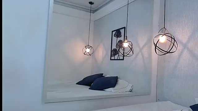 Liiamthompson online show from 02.13.25