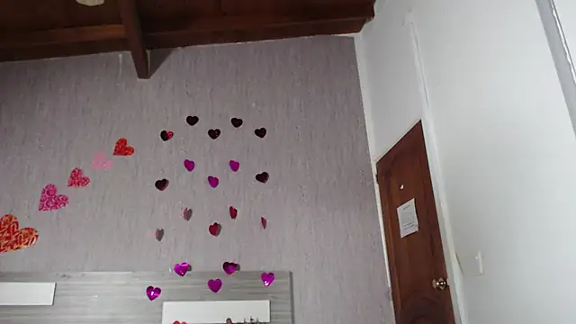 Liiamthompson online show from 02.17.25