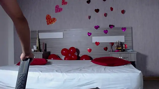 Liiamthompson online show from 02.17.25