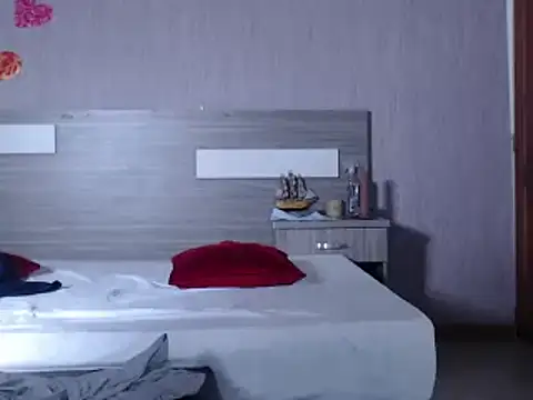 Liiamthompson online show from 02.20.25