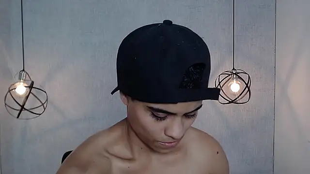 Liiamthompson online show from 03.20.25