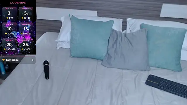 Liiamthompson online show from 03.12.26