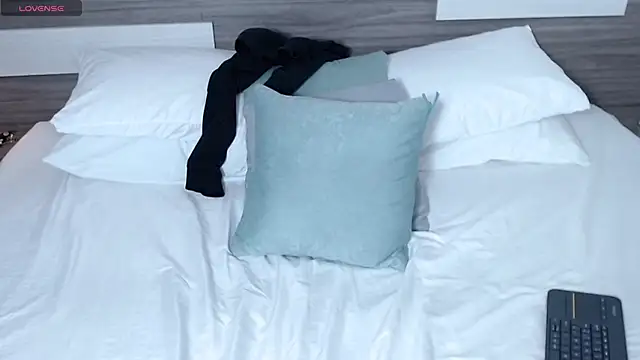 Liiamthompson online show from 04.02.26