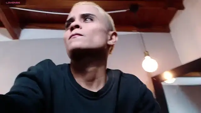 Liiamthompson online show from 04.10.26