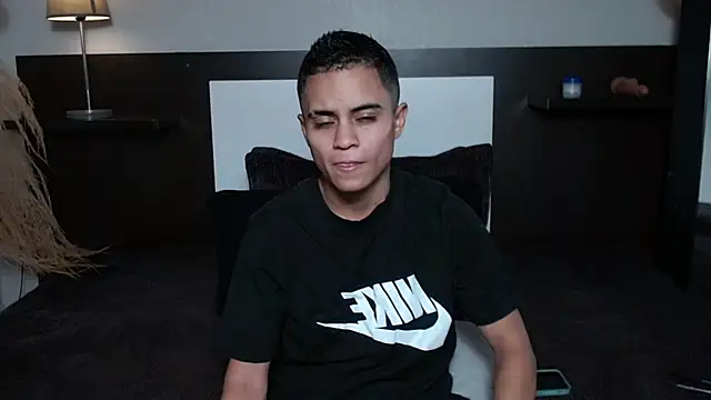 Liiamthompson online show from 04.14.26