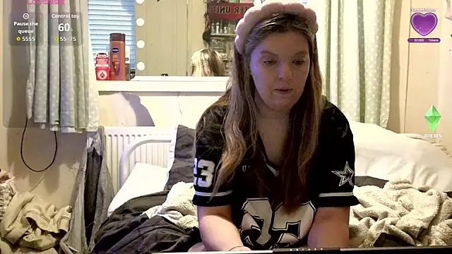 Demi WelshX online show from 12.04.25