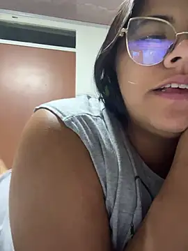 Snapshot of viccky_vick chatting on 02.12.25 viccky vick online show from 02.12.25