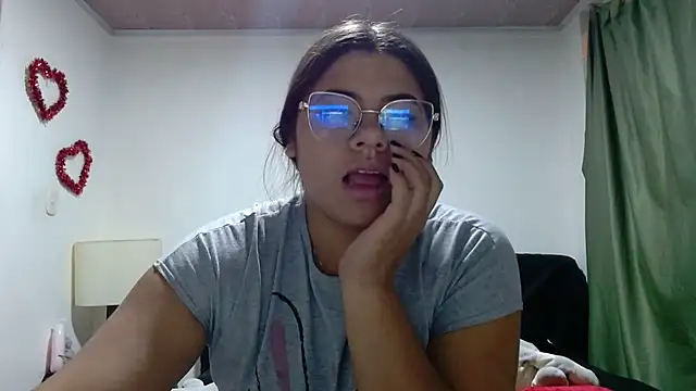 Snapshot of viccky_vick chatting on 10.02.25 viccky vick online show from 10.02.25