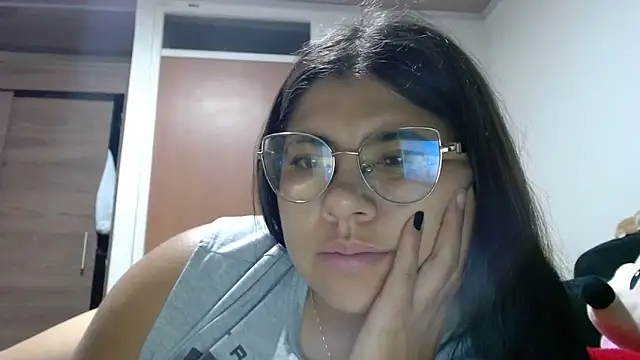 Snapshot of viccky_vick chatting on 10.13.25 viccky vick online show from 10.13.25