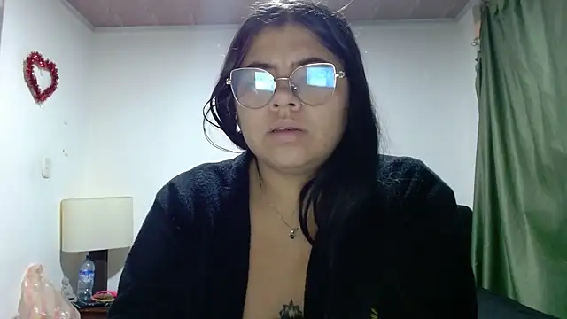 Snapshot of viccky_vick chatting on 10.17.25 viccky vick online show from 10.17.25