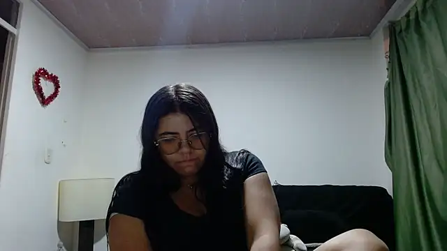 Snapshot of viccky_vick chatting on 10.19.25 viccky vick online show from 10.19.25