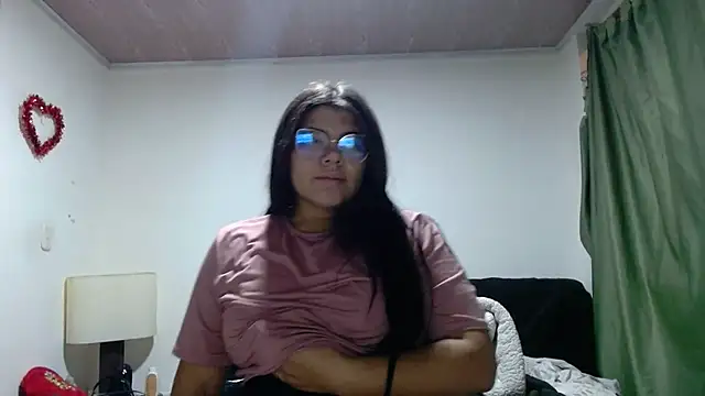 Snapshot of viccky_vick chatting on 10.21.25 viccky vick online show from 10.21.25