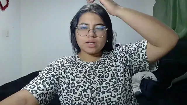 Snapshot of viccky_vick chatting on 10.25.25 viccky vick online show from 10.25.25