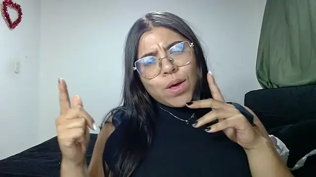 Snapshot of viccky_vick chatting on 10.30.25 viccky vick online show from 10.30.25