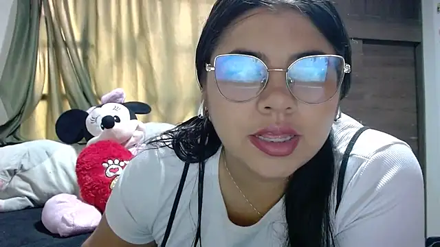 Snapshot of viccky_vick chatting on 11.11.25 viccky vick online show from 11.11.25