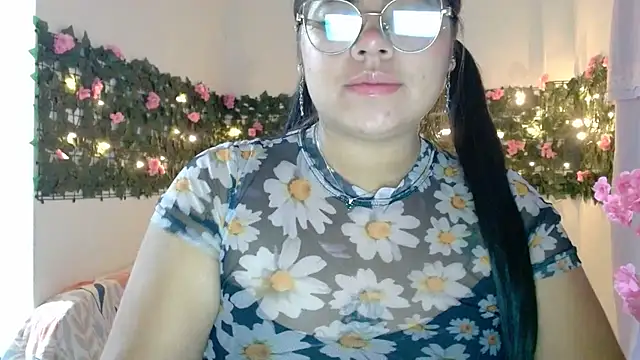 Snapshot of viccky_vick chatting on 11.19.25 viccky vick online show from 11.19.25