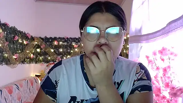 Snapshot of viccky_vick chatting on 11.28.25 viccky vick online show from 11.28.25