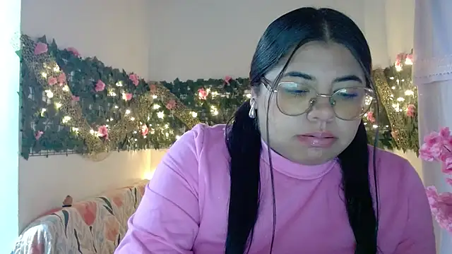 Snapshot of viccky_vick chatting on 11.29.25 viccky vick online show from 11.29.25