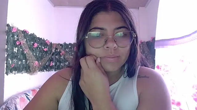 Snapshot of viccky_vick chatting on 12.15.25 viccky vick online show from 12.15.25