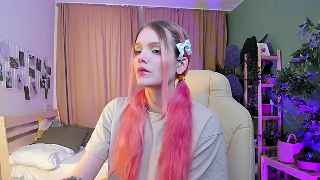 Gretchen Mol online show from 01.11.26