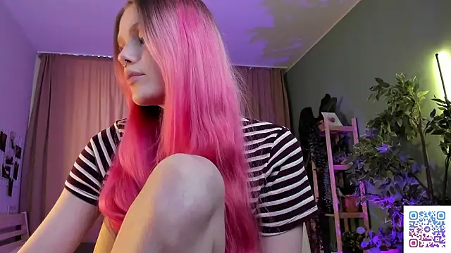 Gretchen Mol online show from 02.27.26