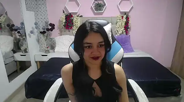 Snapshot of Lucy_Harris chatting on 01.29.25 Lucy Harris online show from 01.29.25