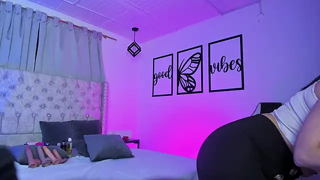 nicolee millerr online show from 04.25.26