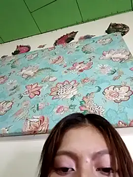 Snapshot of Little_Saori chatting on 02.06.25 Little Saori online show from 02.06.25