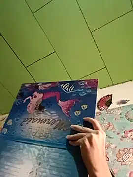 Snapshot of Little_Saori chatting on 02.14.25 Little Saori online show from 02.14.25