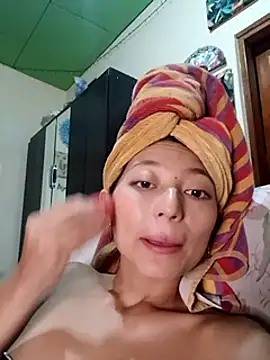 Snapshot of Little_Saori chatting on 02.15.25 Little Saori online show from 02.15.25