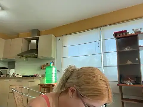 Snapshot of Mermaid-hana chatting on 09.27.25 Mermaid-hana online show from 09.27.25