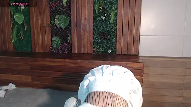 Alexa vandercloude online show from 02.27.25