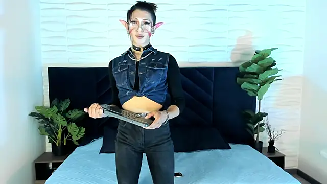 Alexa vandercloude online show from 10.25.25