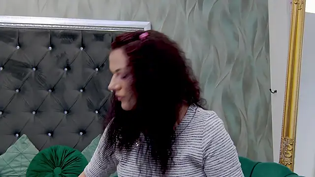 LissaAnn online show from 02.14.25