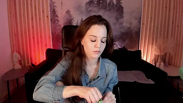 Snapshot of MilaStoyne chatting on 02.12.25 MilaStoyne online show from 02.12.25