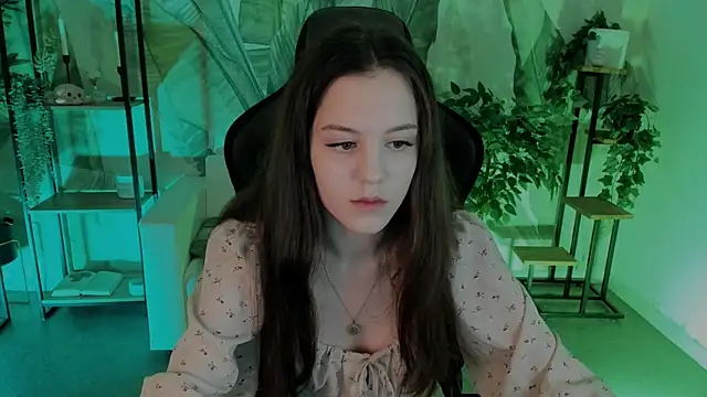 Snapshot of MilaStoyne chatting on 02.14.25 MilaStoyne online show from 02.14.25