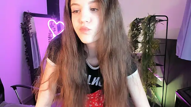 Snapshot of MilaStoyne chatting on 02.24.25 MilaStoyne online show from 02.24.25
