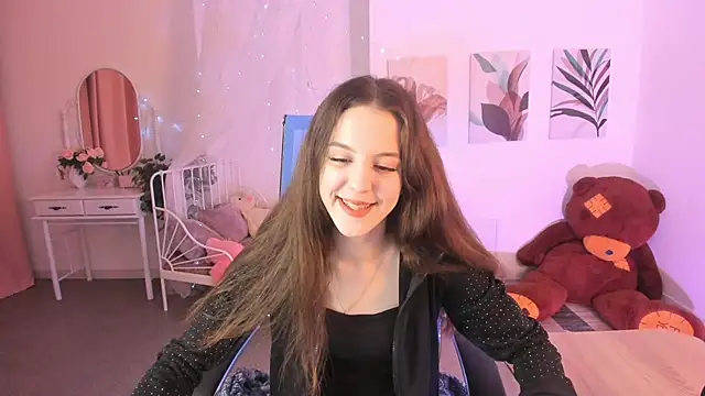 Snapshot of MilaStoyne chatting on 02.26.25 MilaStoyne online show from 02.26.25