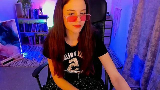 Snapshot of MilaStoyne chatting on 03.11.25 MilaStoyne online show from 03.11.25