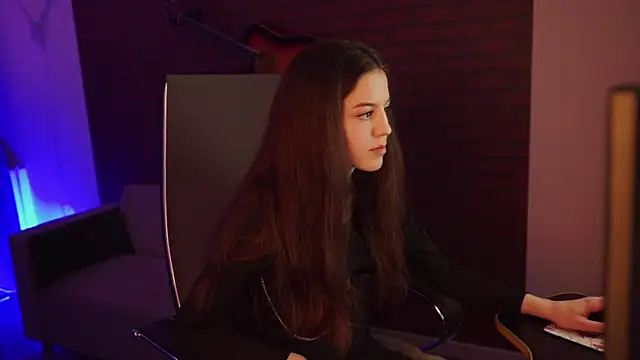 Snapshot of MilaStoyne chatting on 03.12.25 MilaStoyne online show from 03.12.25