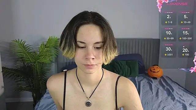 Snapshot of BettyCarter07 chatting on 11.04.25 BettyCarter07 online show from 11.04.25