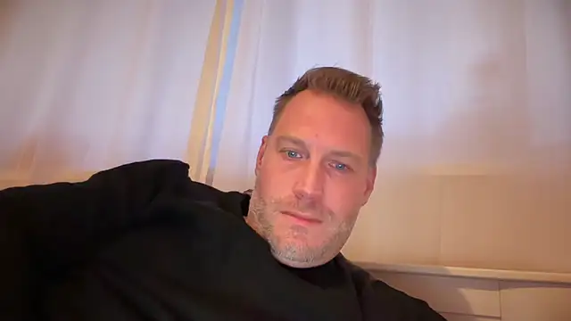 Snapshot of Christian87xxx chatting on 11.06.25 Christian87xxx online show from 11.06.25