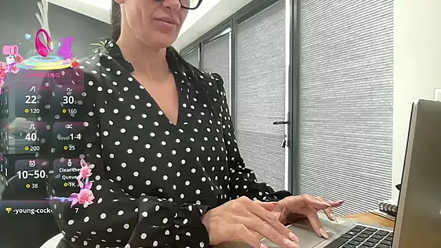 Snapshot of goddess-harper chatting on 09.10.25 goddess-harper online show from 09.10.25