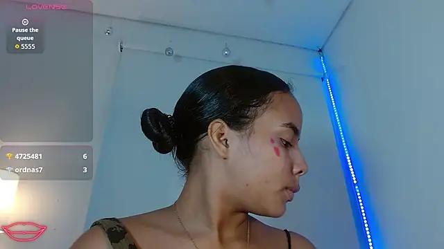 Roxy Stonee online show from 10.07.25