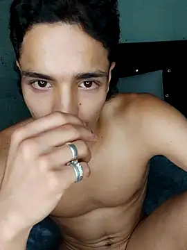 Young Dominant 777 online show from 02.11.25