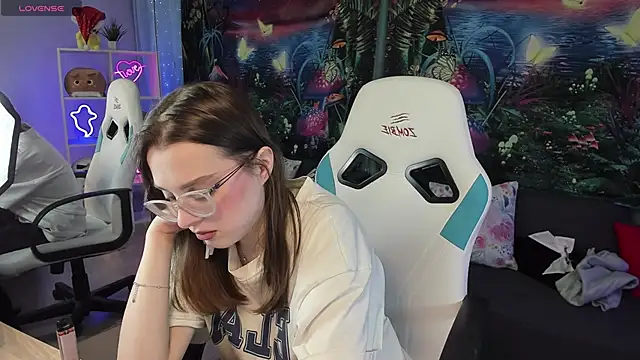 Snapshot of kaisajenner chatting on 02.02.25 kaisajenner online show from 02.02.25