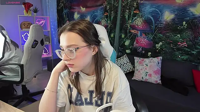 Snapshot of kaisajenner chatting on 02.03.25 kaisajenner online show from 02.03.25