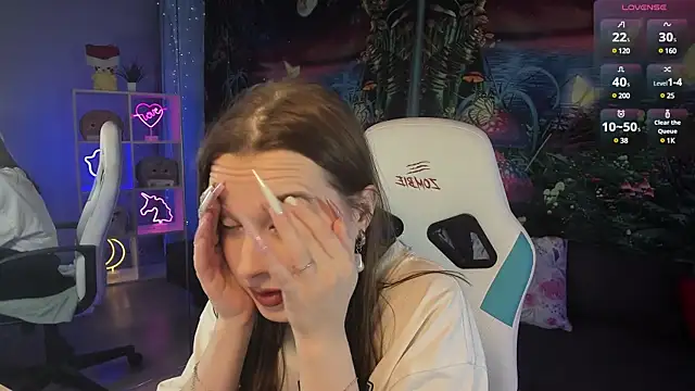 Snapshot of kaisajenner chatting on 02.04.25 kaisajenner online show from 02.04.25