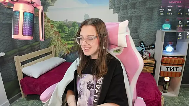 Snapshot of kaisajenner chatting on 02.05.25 kaisajenner online show from 02.05.25